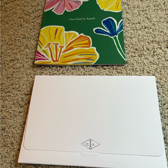 Van cleef and arpels note book and catalogue - Picture 2 of 3